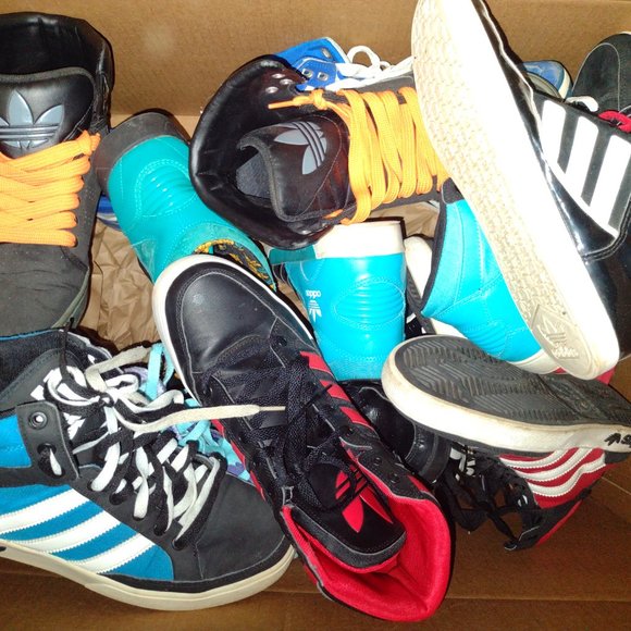 BOX OF ADIDAS HI TOP SNEAKERS - Picture 2 of 8